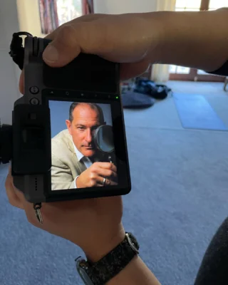 Behind the scenes at yesterday’s branding photoshoot for my upcoming book releases and new website launch.

Thanks to @benyewstories - aware I was in the presence of an expert who knew what he was doing, highly recommend! 👌

#brandingshoot #australianauthor #mindfulnessteacher #psychologyresearch #enlightenedconsciousness