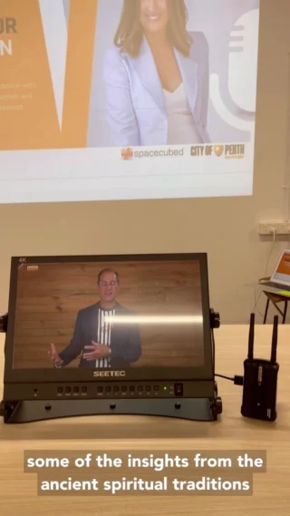 BTS today on learning the golden rules behind being on camera with @oncamerawithcarmen at @space3ed during the Perth Podcast Festival #perthpodcastfestival #perthpodcastfestival2022 #perthcreatives #perthisok #whatsonperth #perthlife #perthpublicspeaker #perthbusinessowner #podcastinglife #podcastingtips