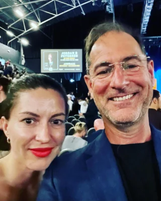 Was an interesting night with @jordan.b.peterson at 
@hbf_stadium . An outspoken academic who definitely stretches  both his audience and his own grasp of topics.

Was pretty impressed by his sincerity and down to earth work-hard values, but also surprised at his simplification and misrepresentation of topics in psychology and theology, which I also have degrees in. 

Excuse the deep dive but for example discarding Rousseau’s noble savage idea (take us back to our true nature and we are innocent) with the metaphor of a pianist and we all need training to be good, is flawed logic. It’s also contrary to his Catholic faith and St Thomas Aquinas’ natural law theory that says we are essentially good, but with a tendency towards evil (akin to the Buddha nature and the tendency towards ego grasping). 

Was at the @tedxkingspark event last week on nonbinary identity that represented the far left, and now Peterson and the far right position. Both emotionally charged events, I’m left with the love of people and just wanting us to get along, and respect free choice.

Throughout history, and indeed my own life, I’ve seen people use bad means to achieve good ends. Such utilitarianism opens the door for the abuse of others. In the end, though we may differ, and need to take action, may love guide our truth. 

#psychologytoday #psychologytips #positivepsychology #psychologyquotes #psychologyfacts #selfdevelopment #jordanbpeterson #jordanpeterson #mindsetofgreatness #fearlessmotivation #philosophy #psychology #knowyourself #clinicalpsychology #personaldevelopment #deepthinking #biblical #jordanpetersonquotes #storytelling #herosjourney #jordanpetersonmemes #psychologymemes #innerwisdom #innerknowing #mindfulnessmatters #mindfulnesspractice #mindfulnessmeditation